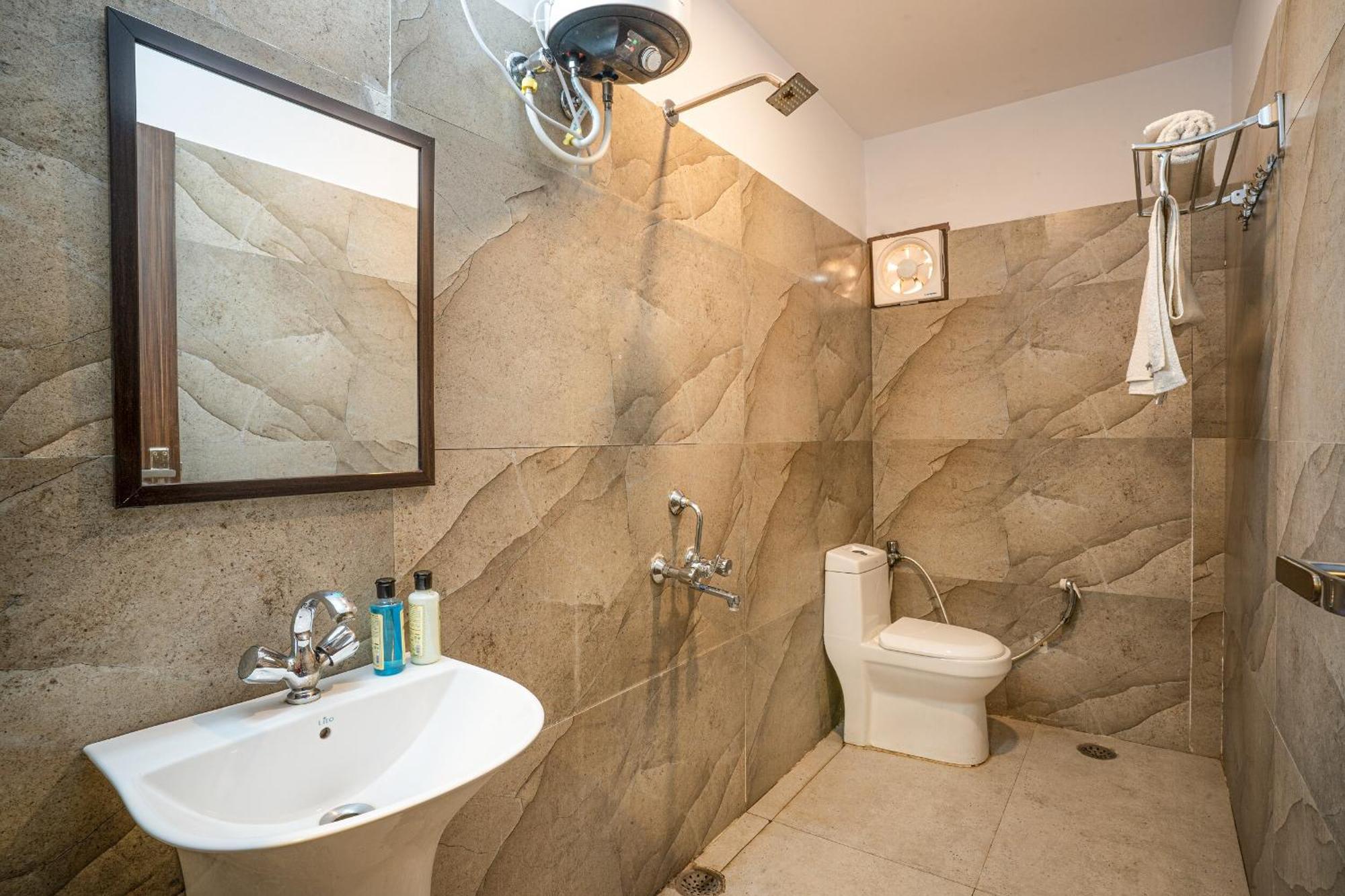 Hotel White Rose Igi Airport New Delhi Bagian luar foto