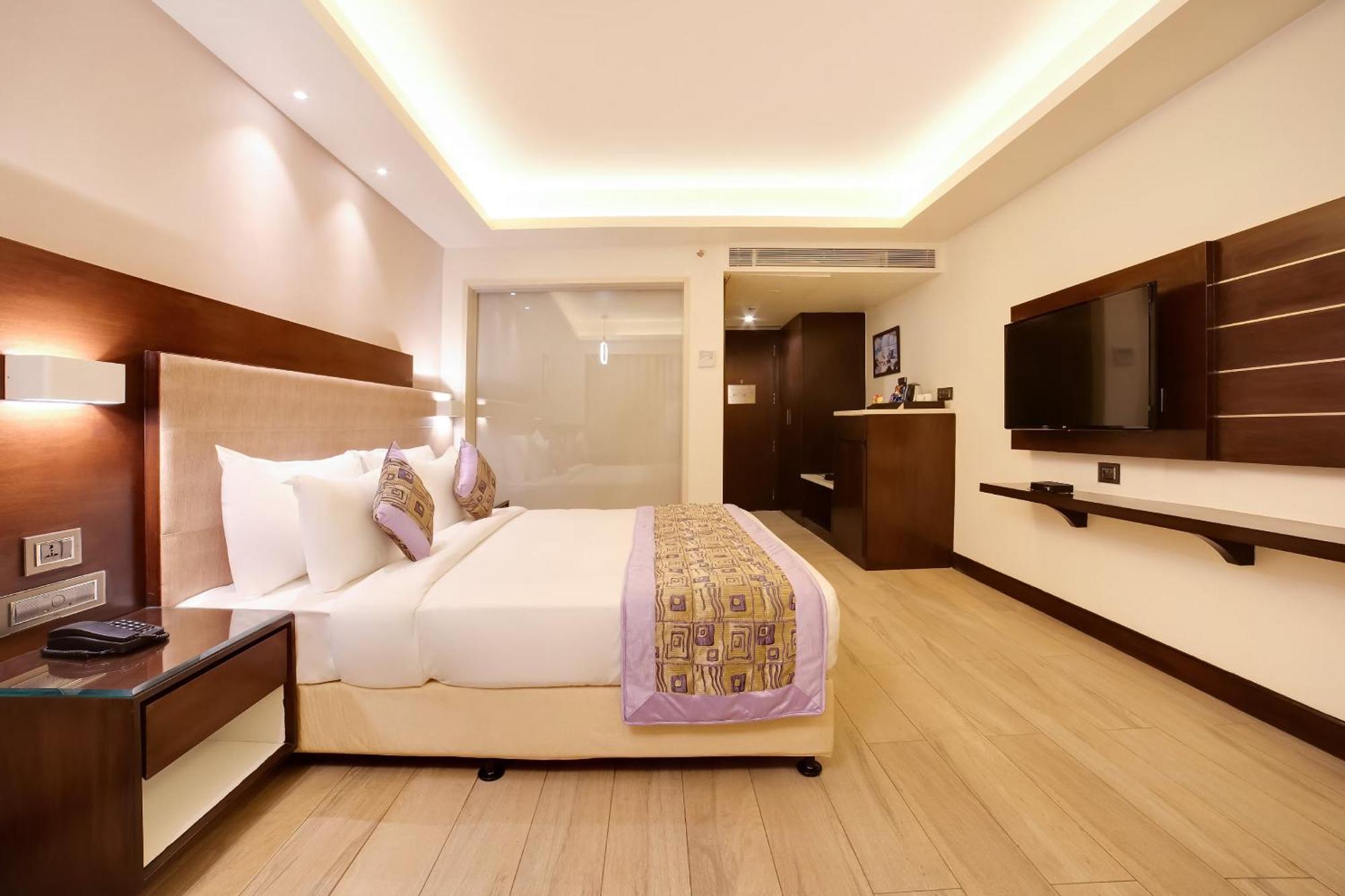 Hotel White Rose Igi Airport New Delhi Bagian luar foto